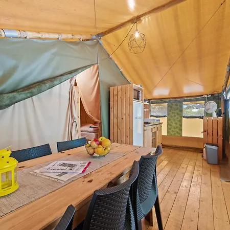 홀리데이파크 Easyatent Safari Tent Polari 로비니