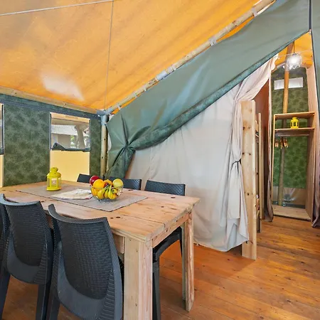 Easyatent Safari Tent Polari 홀리데이파크 *