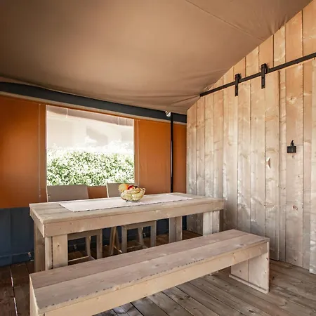 ホリデーパーク Easyatent Safari Tent Polari ロヴィニ