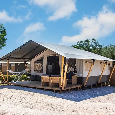ホリデーパーク Easyatent Safari Tent Polari ロヴィニ