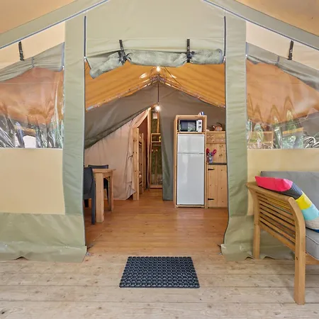 Easyatent Safari Tent Polari ホリデーパーク ロヴィニ