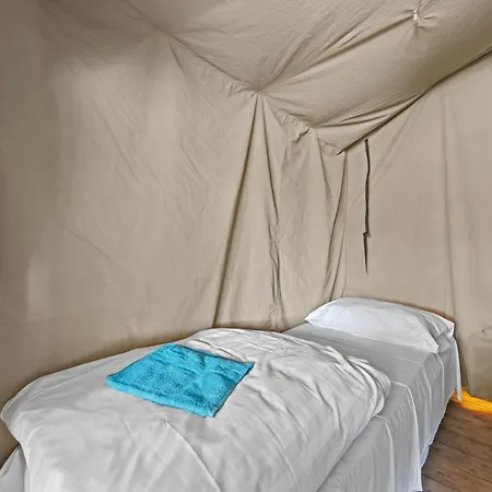 Easyatent Safari Tent Polari ホリデーパーク ロヴィニ